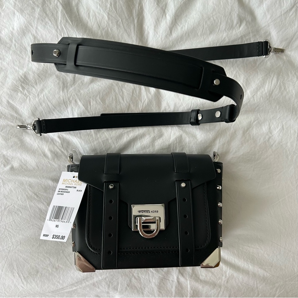 Michael Kors Manhattan Black leather Crossbody Bag - Picture 2 of 9